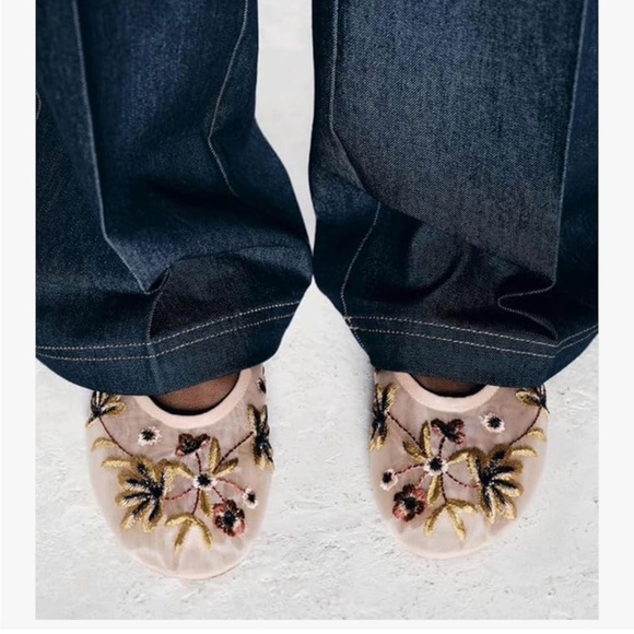 Embroidered Floral Mesh Ballet Flats - Picture 7 of 7